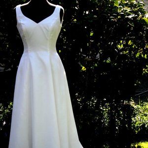 Classic Cream Wedding Gown with Train